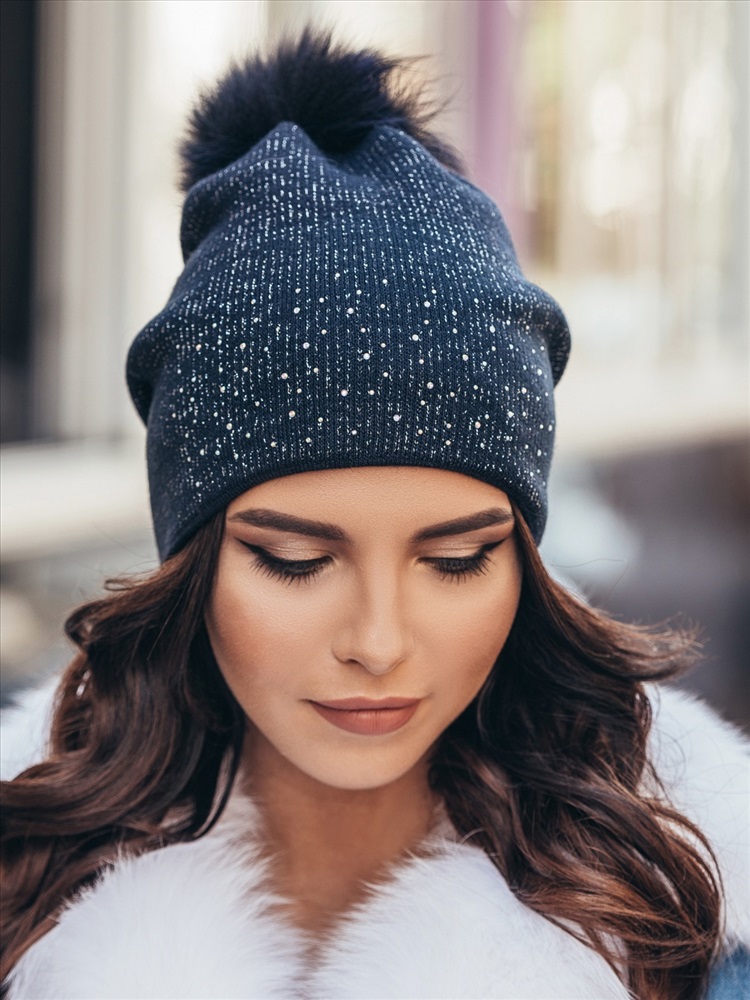 Зимние шапки женские с бубоном