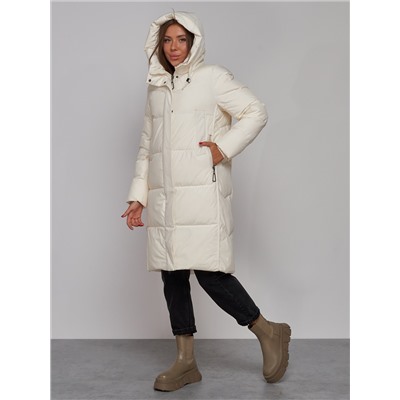 Пальто утепленное молодежное зимнее женское светло-бежевого цвета 52328SB