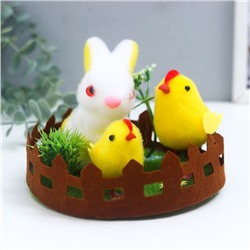 Сувенир пасхальный "Кролик и два цыплёнка на лужайке с цветами" 14х14х10,5 см
