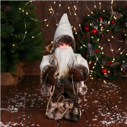 Дед Мороз "В клетчатом жилете, с фонариком" 28 см, серо-белый